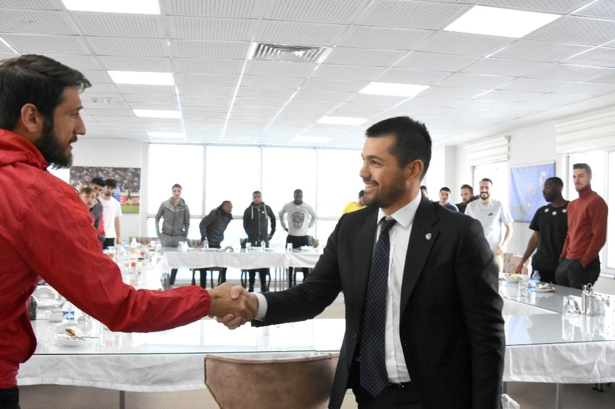B.b. Erzurumspor Kulübü Başkanı Hüseyin Üneş: \'Bayrağı Zirveye Birlikte Taşıyacağız\'