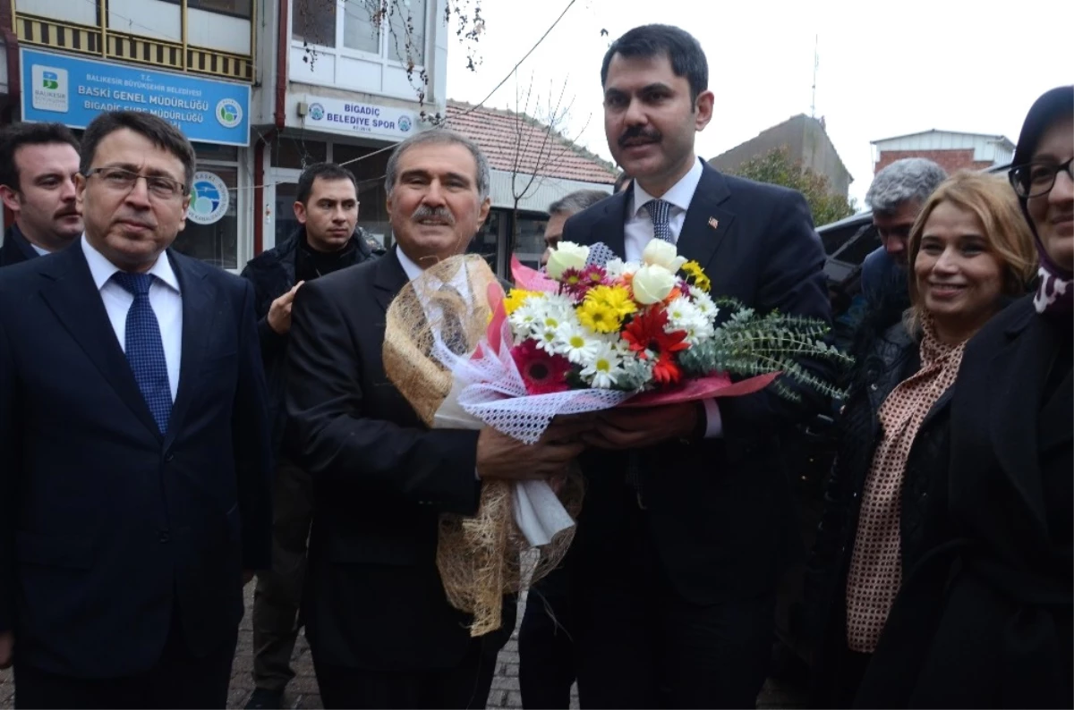 Bakan Kurum, Bigadiç Belediyesini Ziyaret Etti
