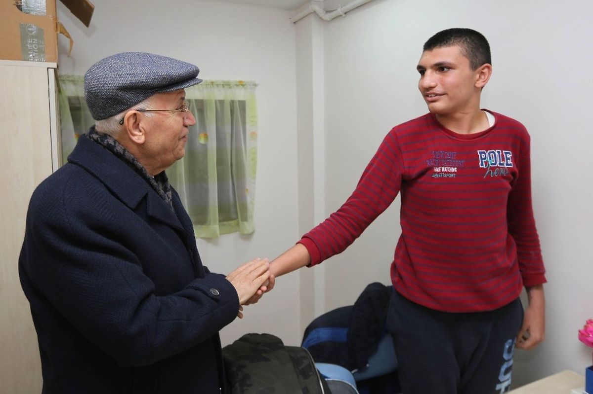 Başkan Yaşar Engelli Çocukları Ziyaret Etti