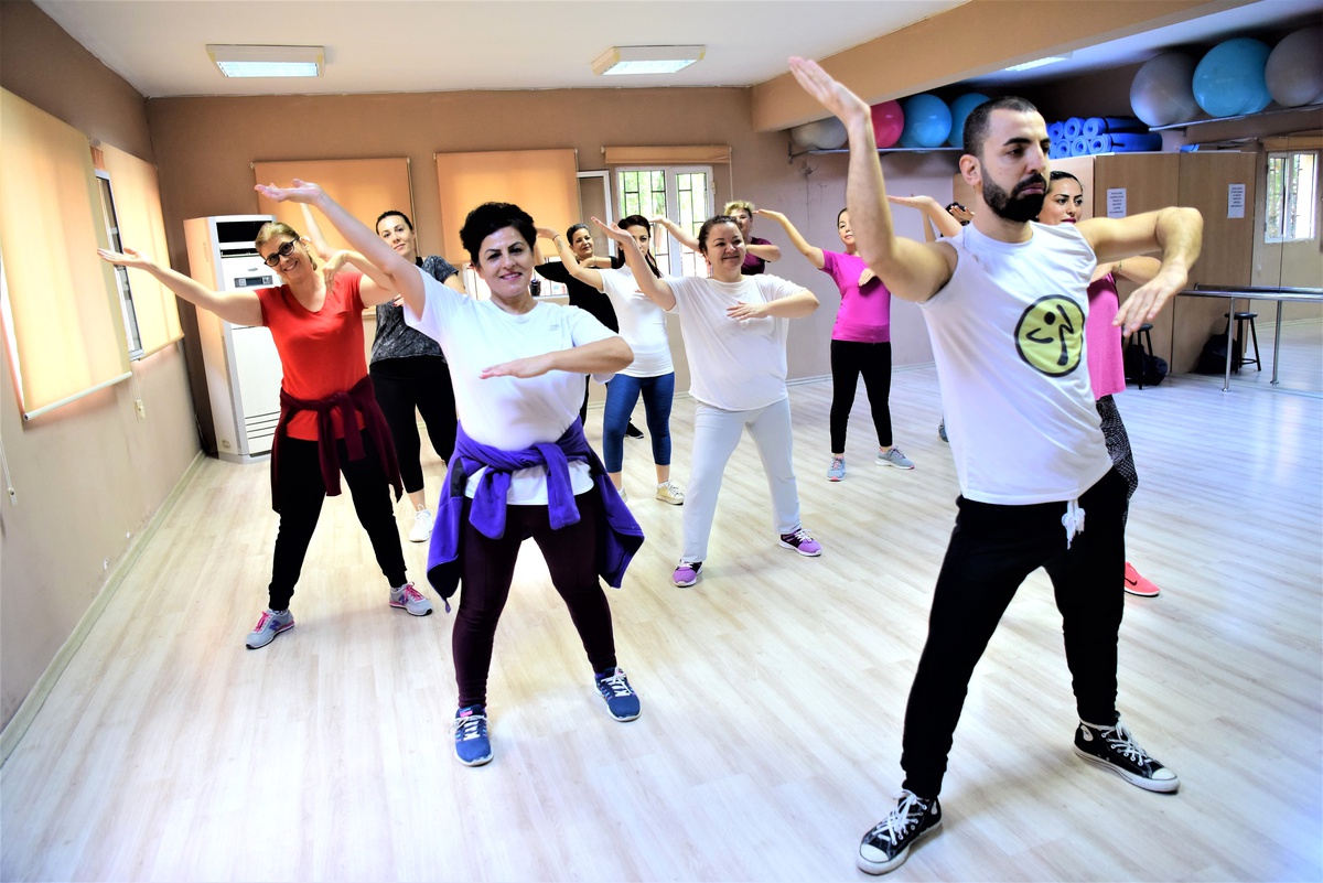 Bornova Belediyesi\'nin Zumba Kurslarına Yoğun İlgi