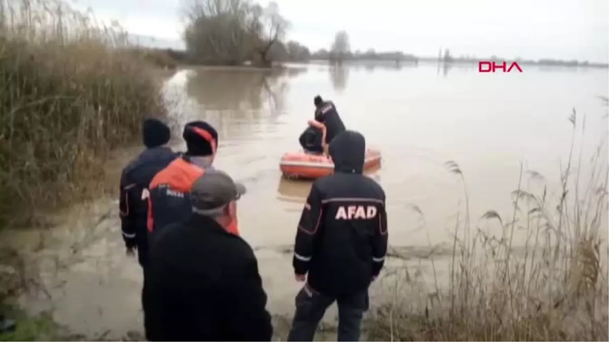 Bursa Sel Sularında Mahsur Kalan Köylü ve Koyunları, Afad Kurtardı