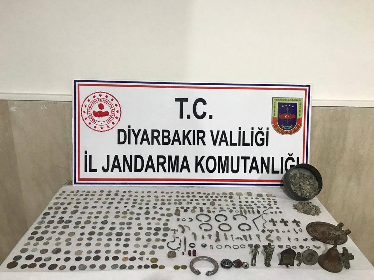 Diyarbakır\'da Tarihi Eser Kaçakçıları Suç Üstü Yakalandı