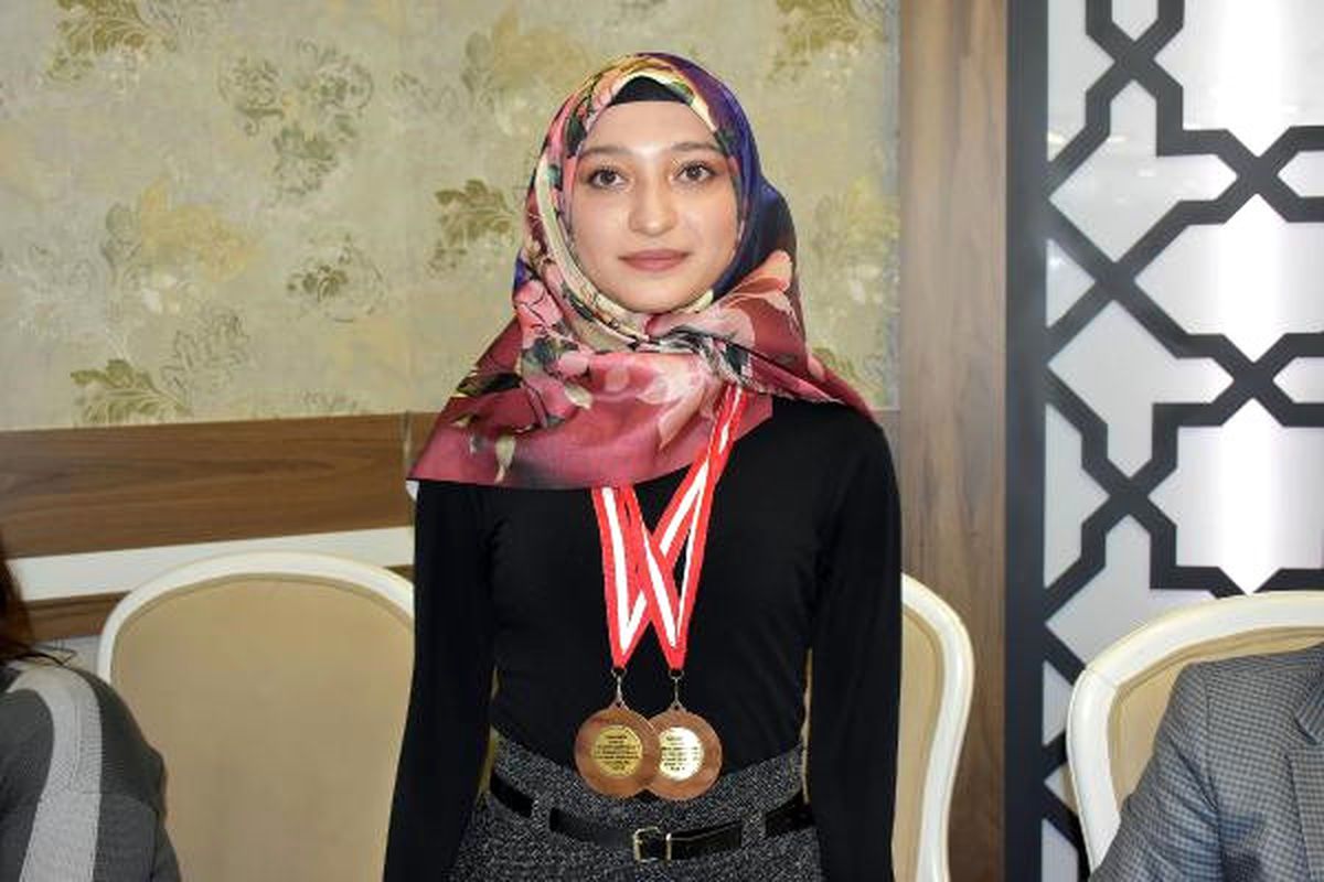 Engelleri Aşan Zeynep, Emanet Malzemelerle Türkiye 4\'üncüsü Oldu