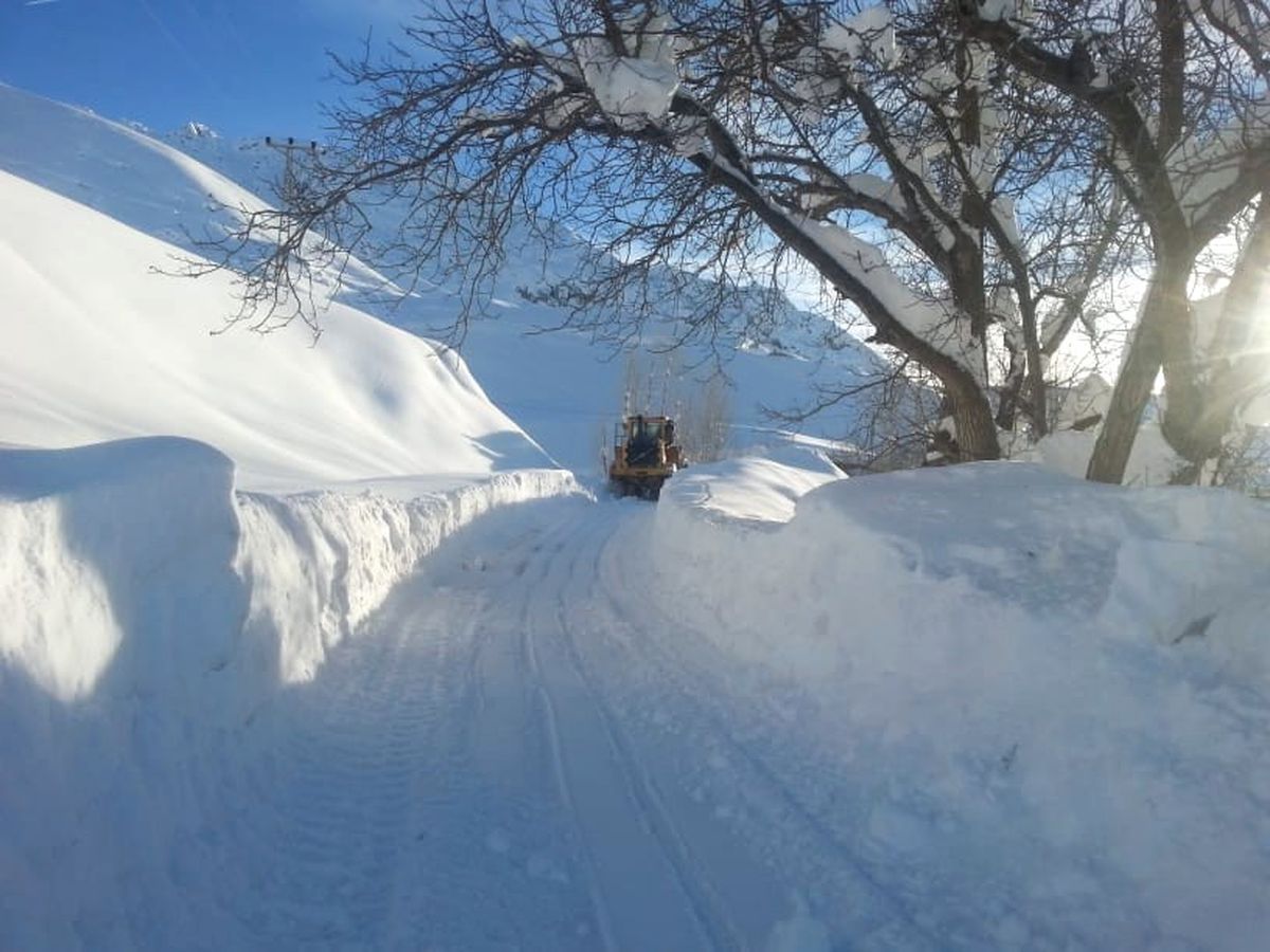 Hakkari\'de Yol Açma Çalışması