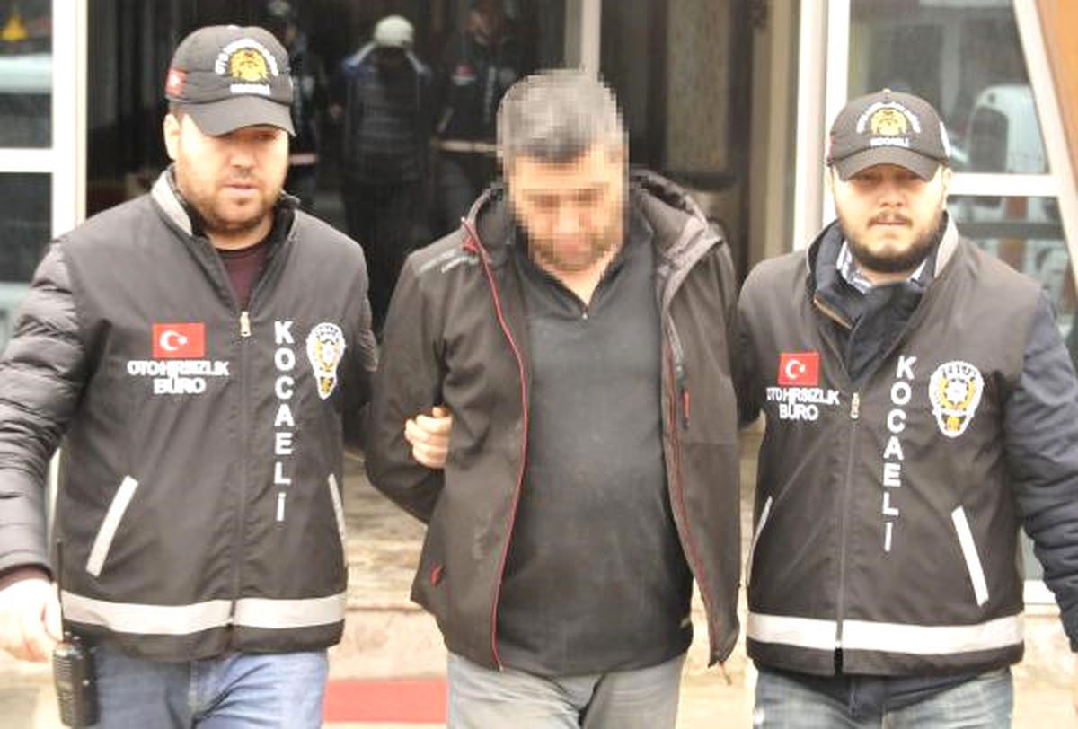 İstanbul\'dan Çaldıkları Kamyonu Kocaeli\'de Satarken Yakalandılar