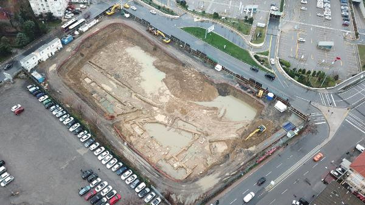 Kadıköy\'de Otel İnşaatında Tarihi Eserler Çıktı