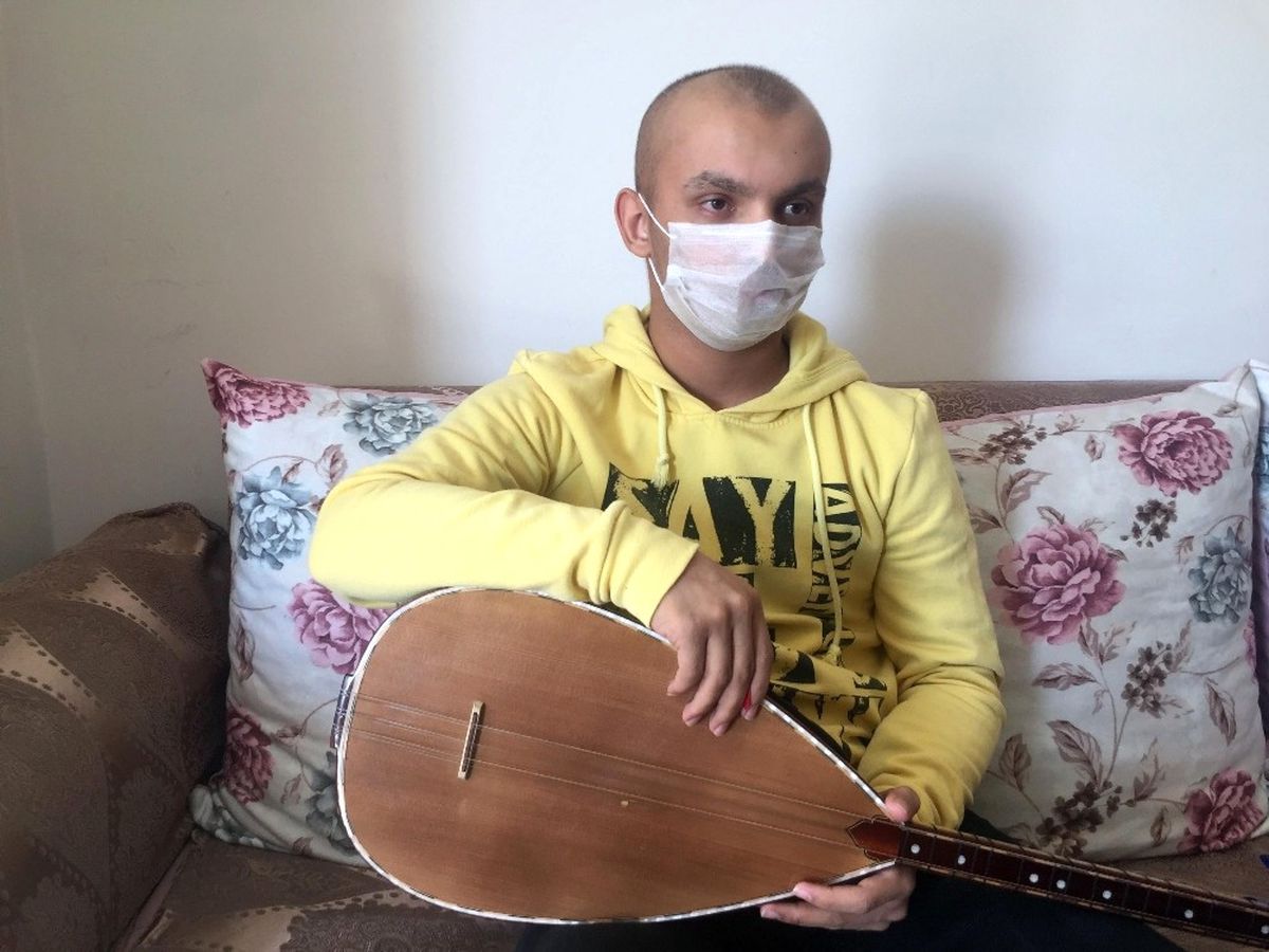 Kanser Hastası Olan Caner\'in Son Dileği Sahnede Türkü Söylemek