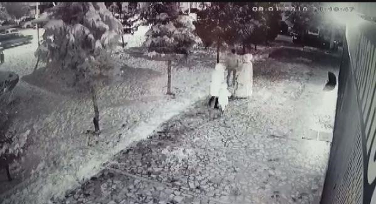 Kardan Adamı Tekme ve Yumrukla Yıktılar