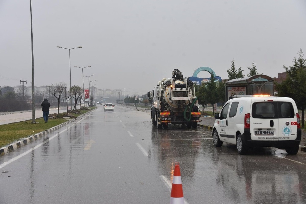 Manisa Büyükşehir ve Maski Tüm Ekipleriyle Sahada