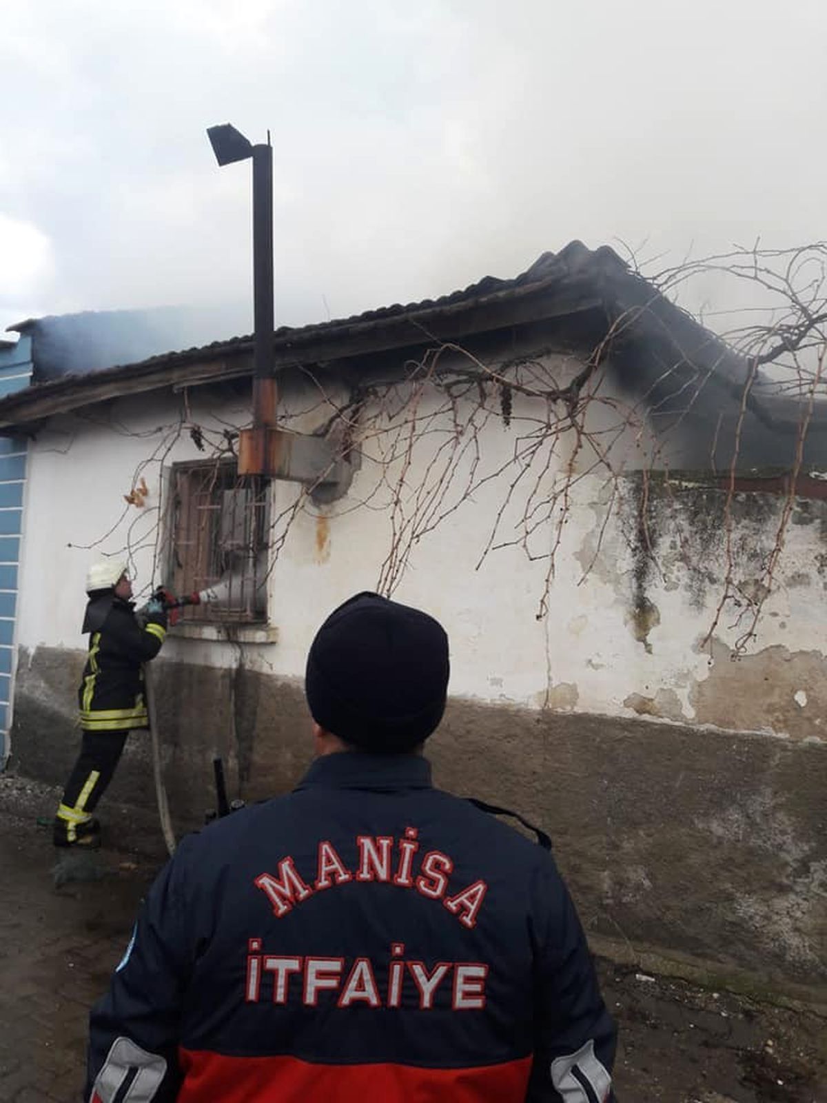 Manisa\'da Ev Yangını Korkuttu