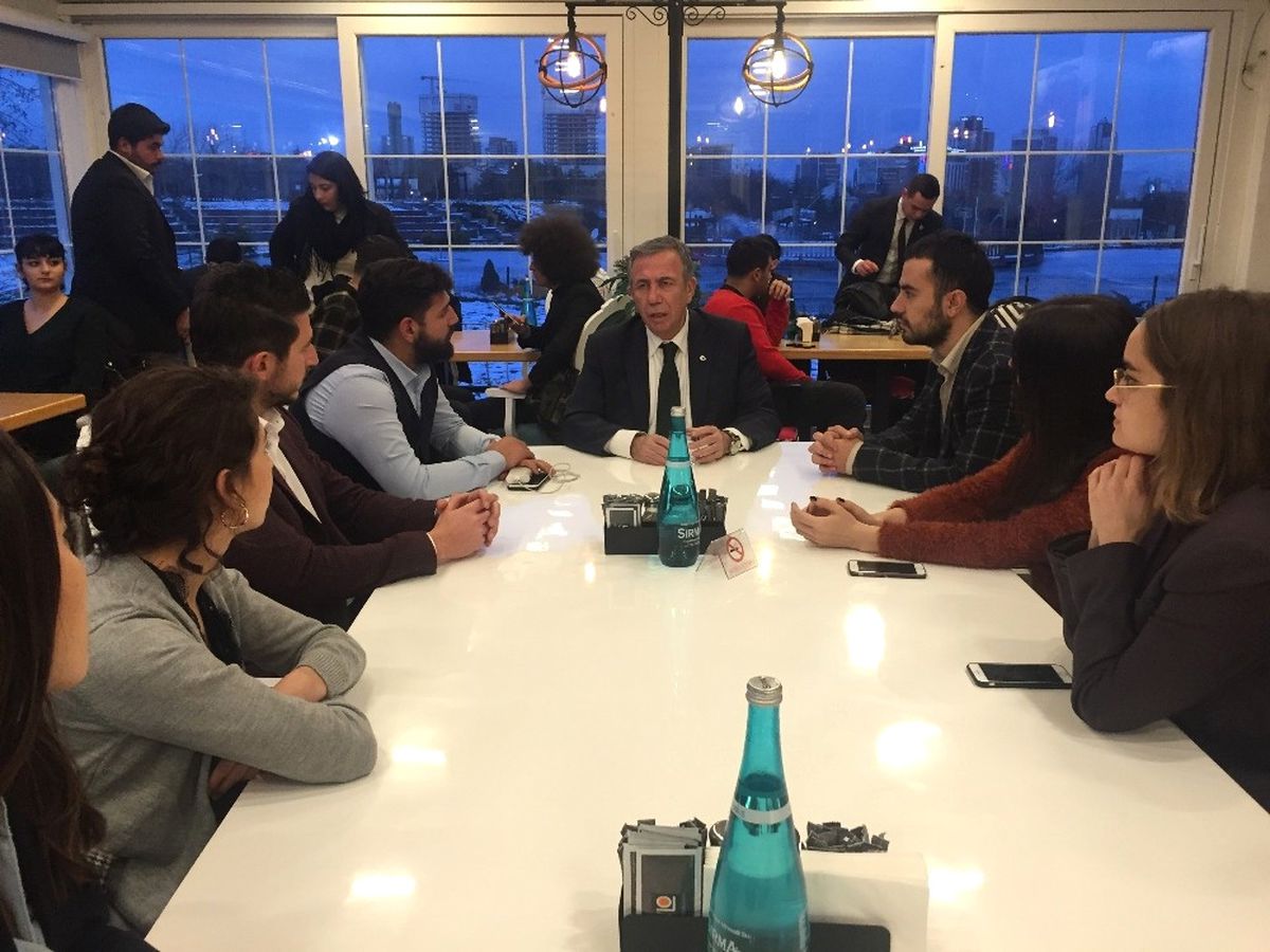 Mansur Yavaş, CHP ve İyi Parti\'nin Ankara Gençlik Kolları Üyeleriyle Buluştu