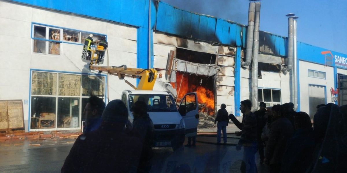 Mobilya Fabrikasında Korkutan Yangın