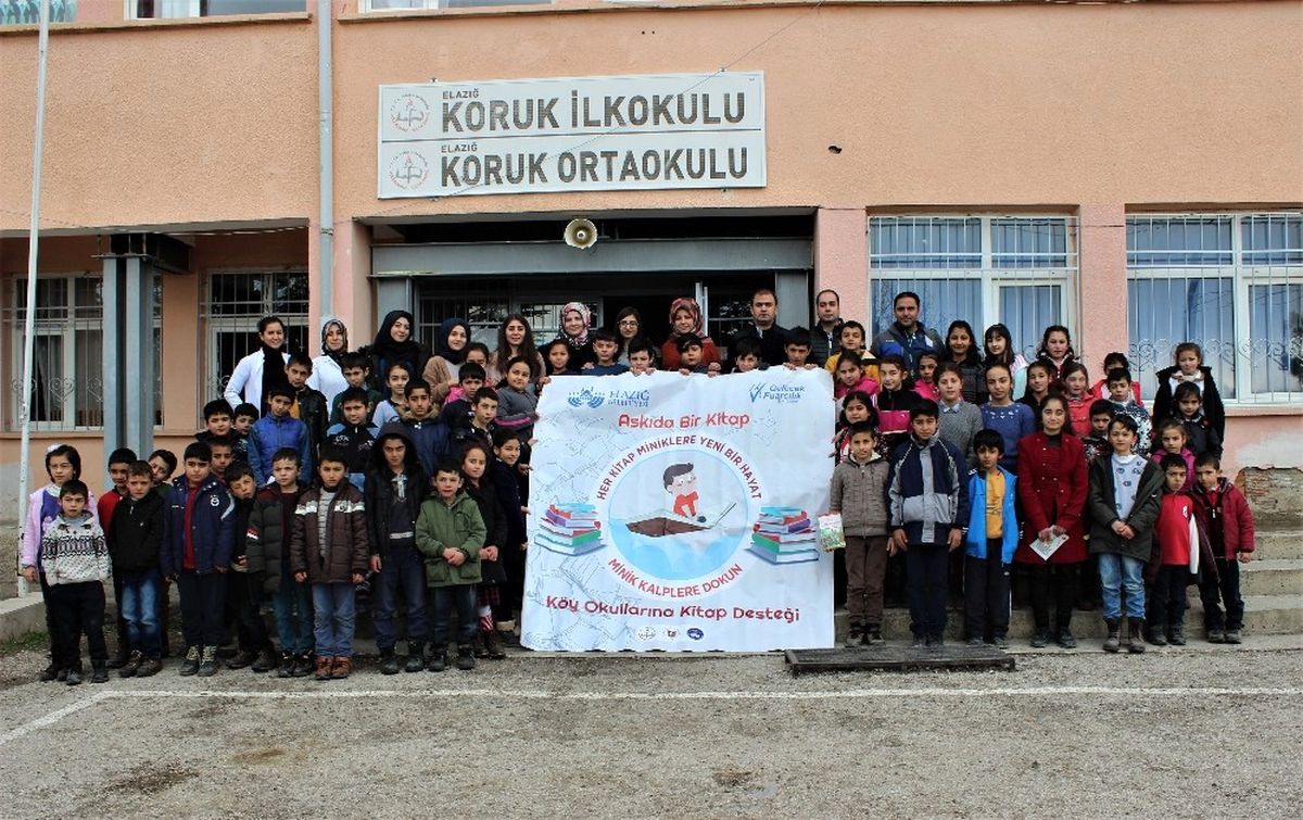 Üniversite Öğrencileri 3 Bin Kitap Topladı, Köy Okuluna Bağışladı