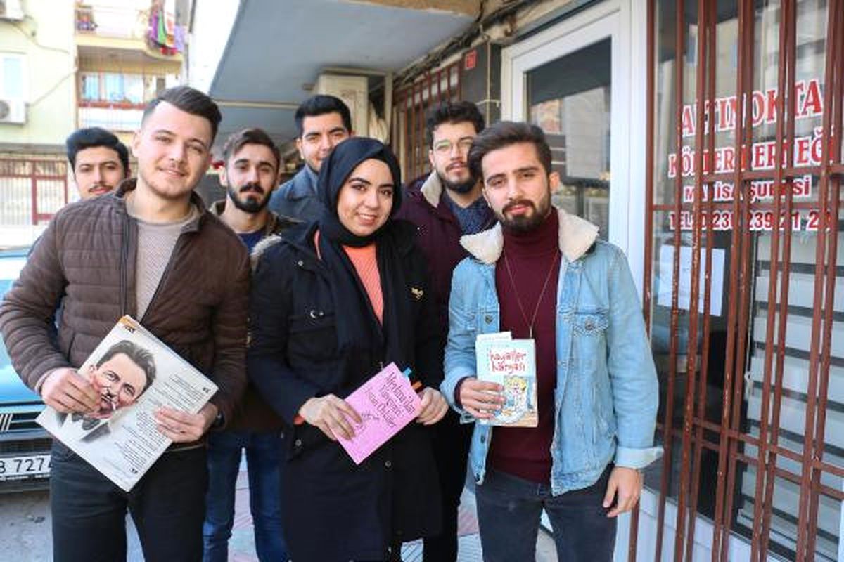 Üniversiteliler, Görme Engellilere Kitap Okuyor