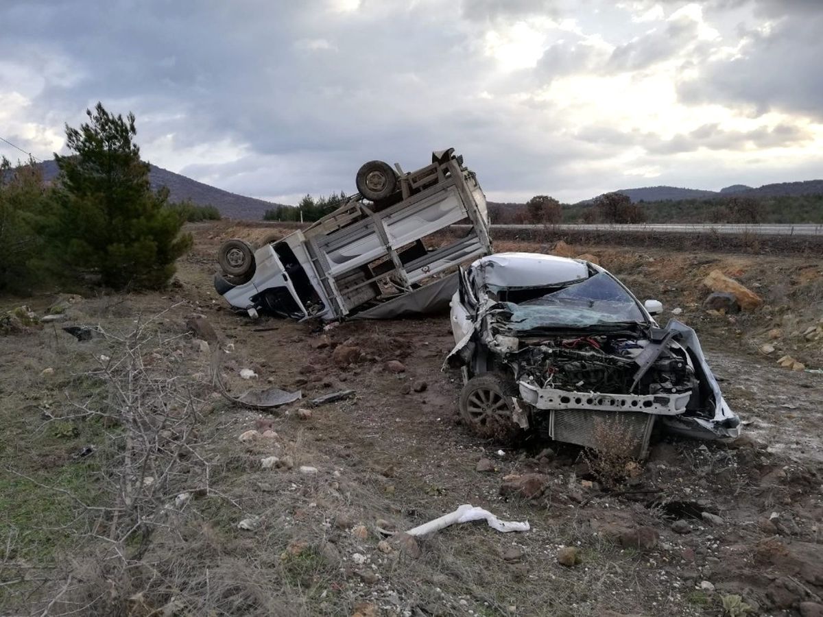 Uşak\'ta Trafik Kazası: 3 Yaralı