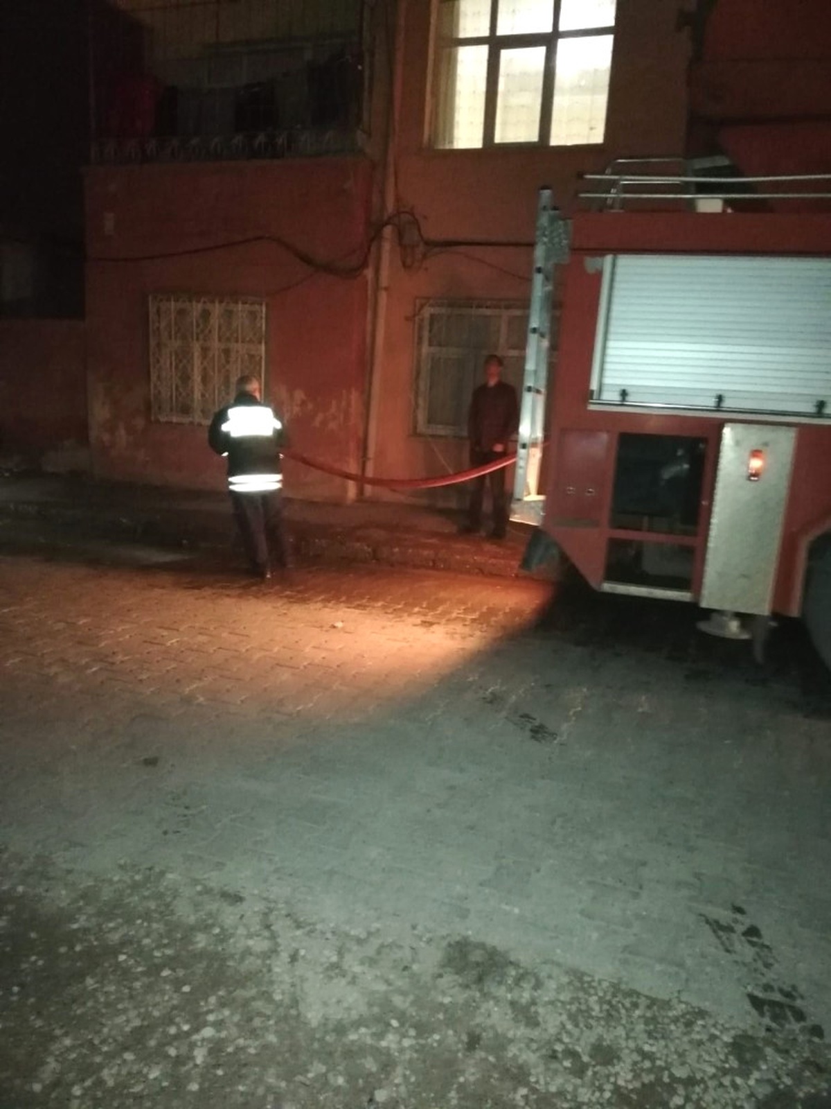 3 Yaşındaki Çocuk Balkondan Düşerek Hayatını Kaybetti