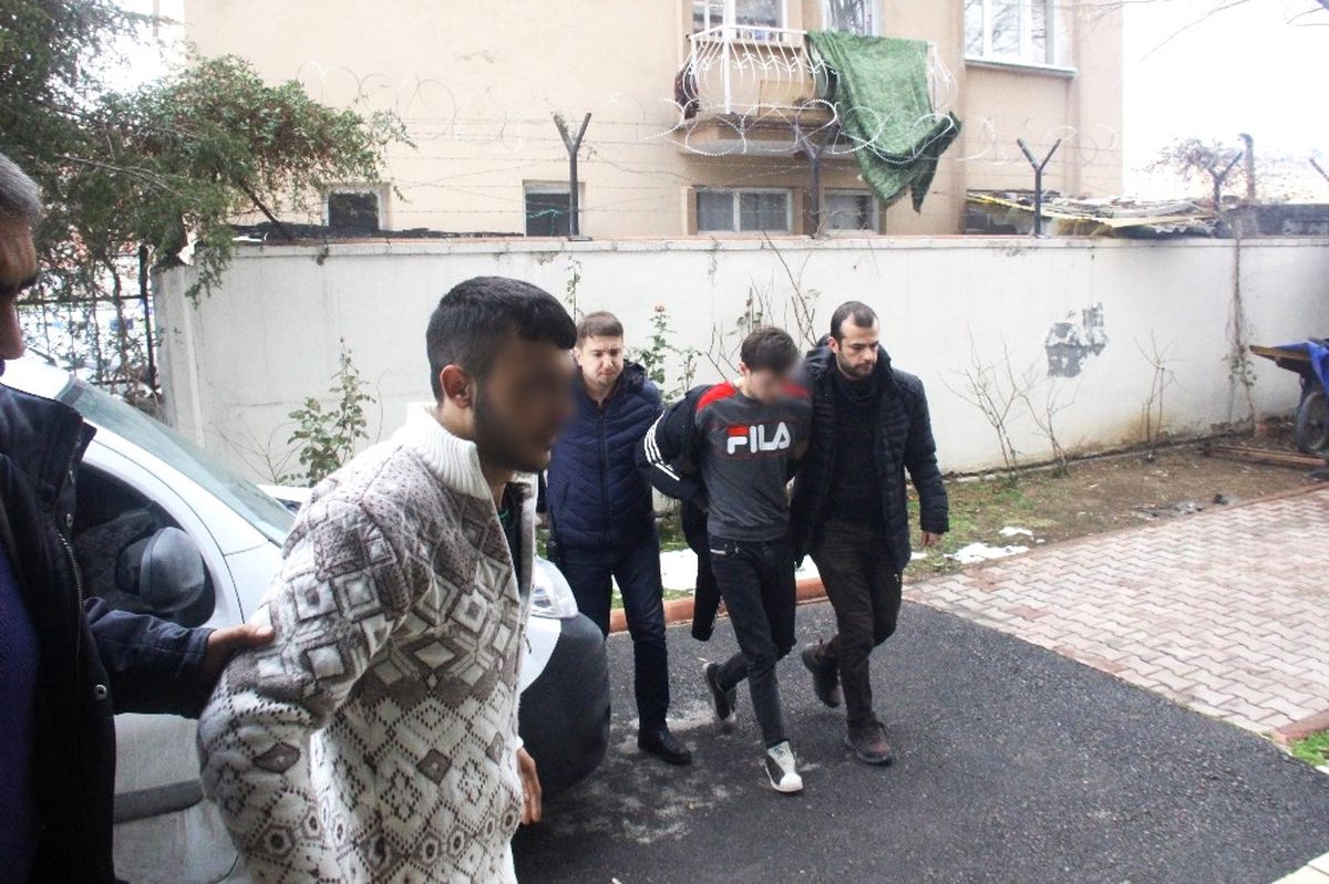 Adres Sordular, "Bilmiyorum" Yanıtını Alınca Vurdular