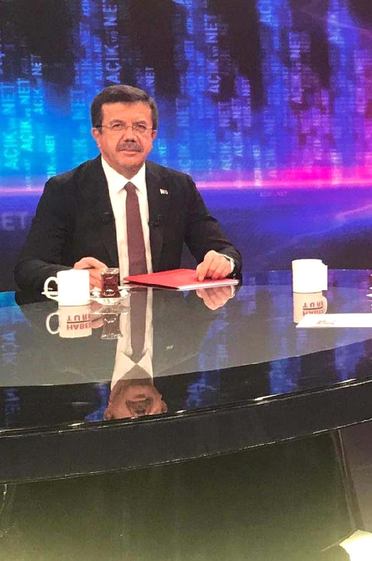 AK Parti\'li Nihat Zeybekci: Bölmemek, Parçalamamak Lazım