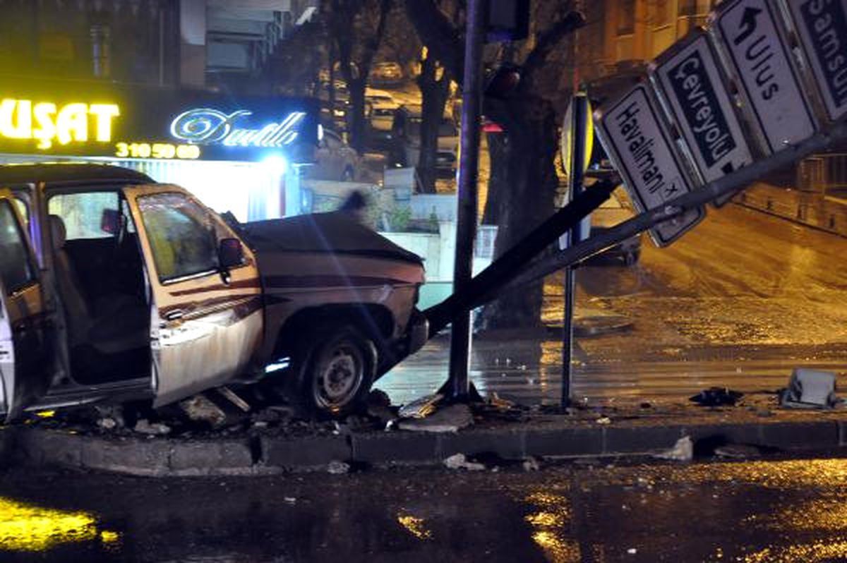 Ankara\'da Hırsız Polis Kovalamacası Kazayla Bitti: 6 Yaralı