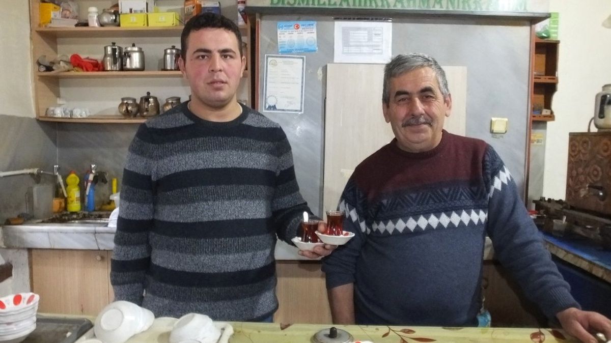 Burhaniye\'de İnşaat Ustası, Kahvehane İşletmecisi Oldu