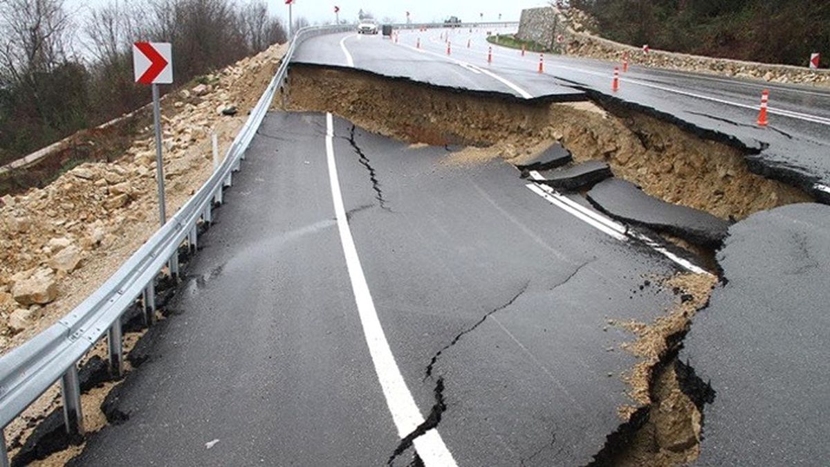 Düzce\'de heyelan nedeniyle yol trafiğe kapatıldı