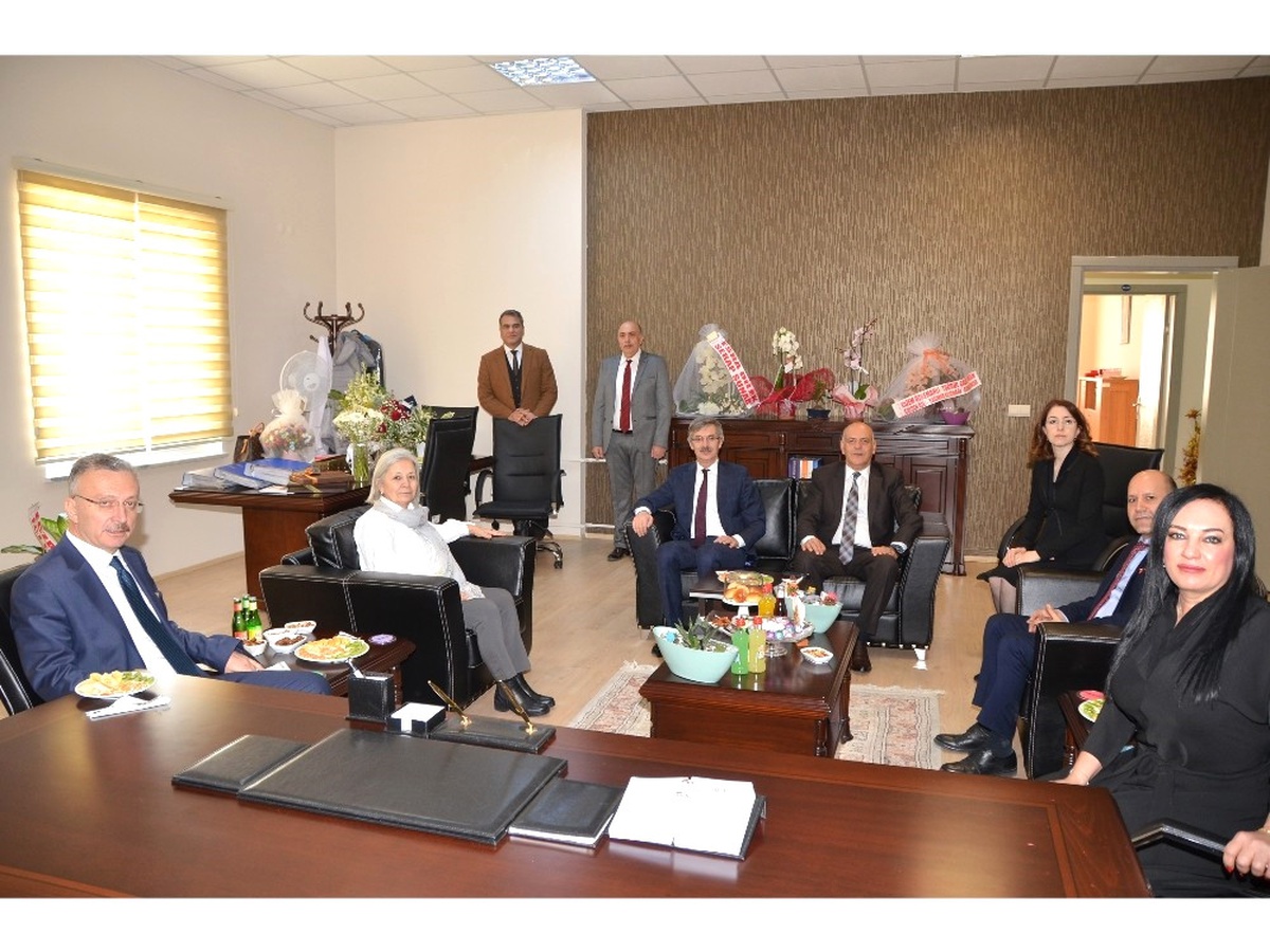 Eczacılık Fakültesi Dekanlığına Prof. Dr. Mehtap Uysal Atandı