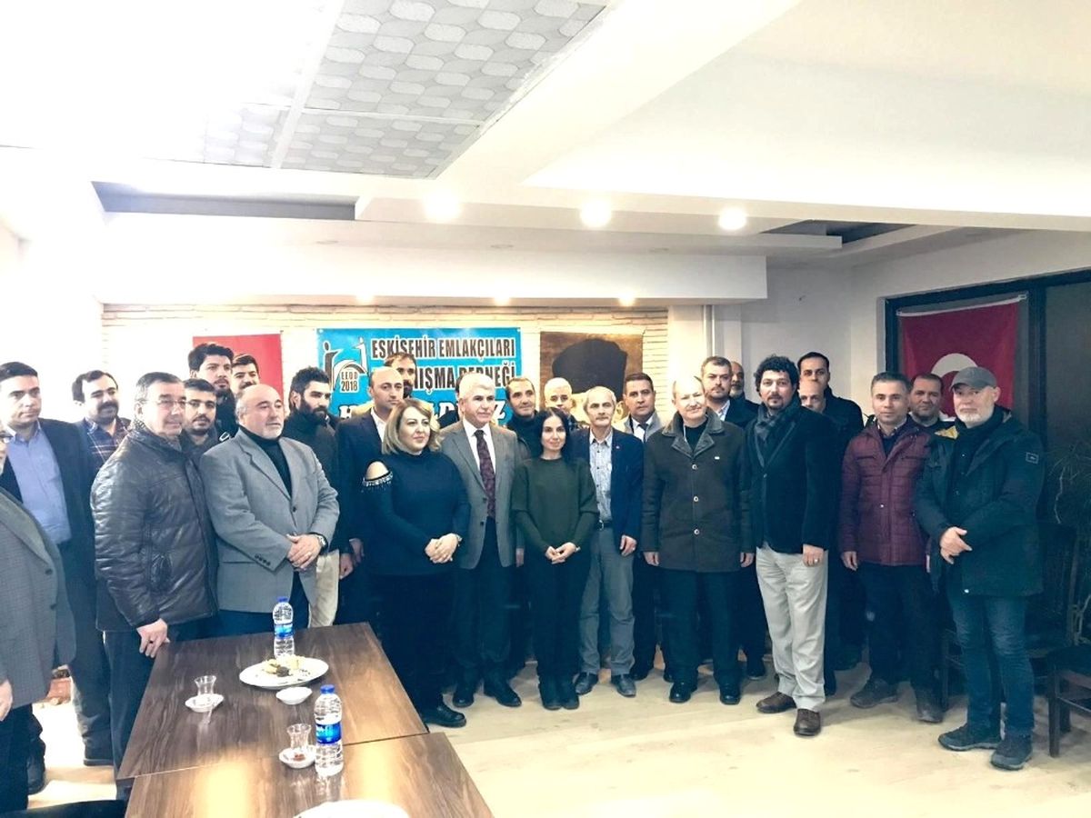 Eskişehir Emlakçılar Derneği Burhan Sakallı\'yı Ağırladı