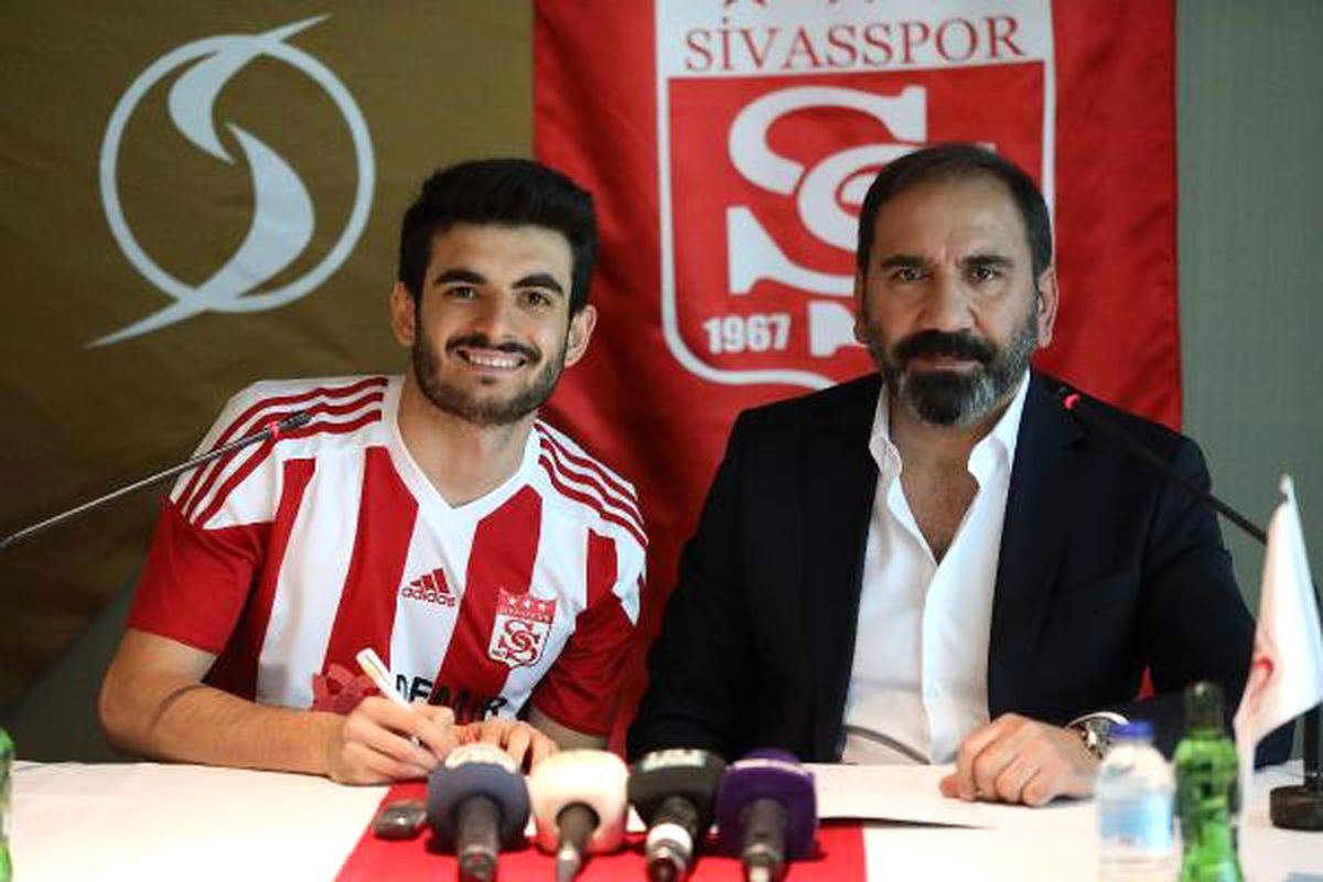 Fatih Aksoy Resmi Sözleşmeyi İmzaladı