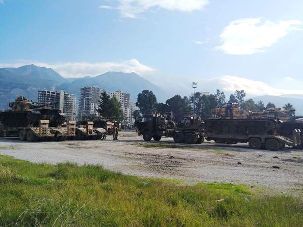 Hatay\'dan Sınıra Askeri Araç Sevkiyatı