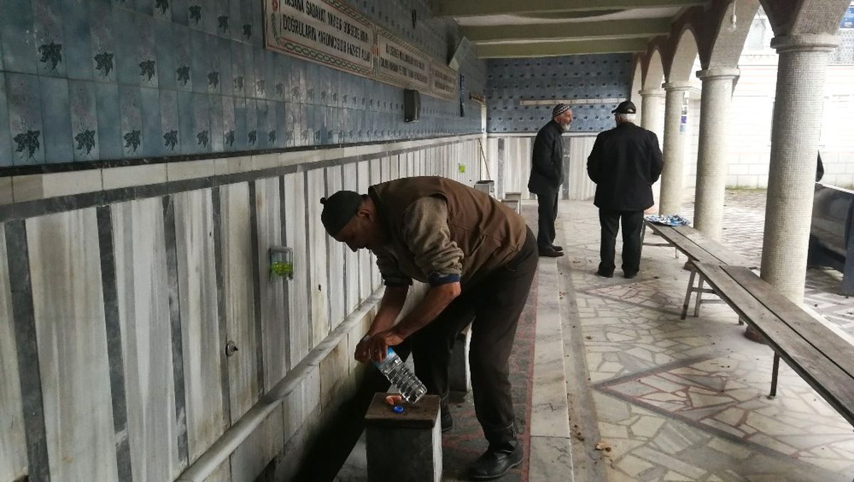 Hırsızlar, Cemaati Susuz Bıraktı