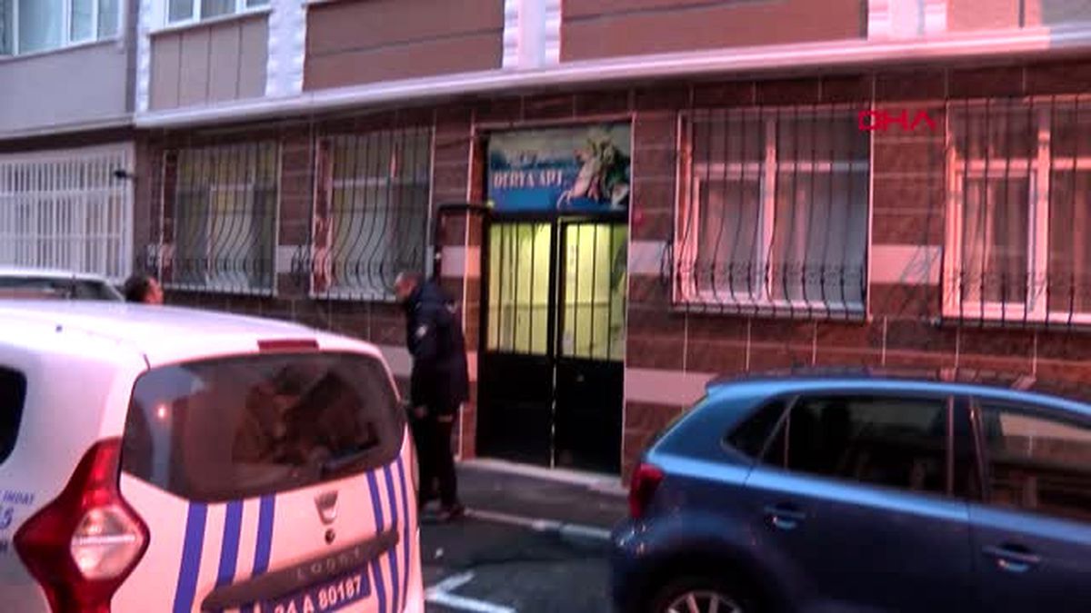 İstanbul- Fatih\'te Silahlı İntihar Girişimine Polis Müdahalesi