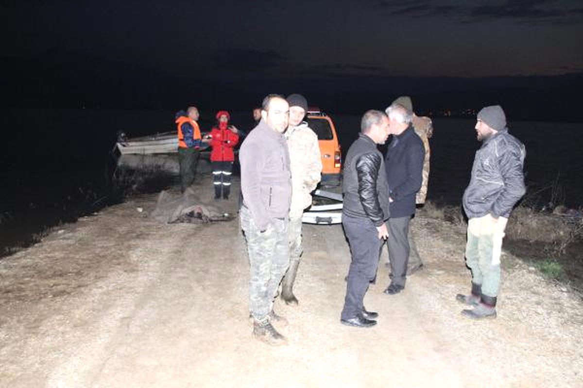 İzmir\'de Kayık Alabora Oldu: 1 Ölü, 1 Yaralı ve 2 Kişi Kayıp