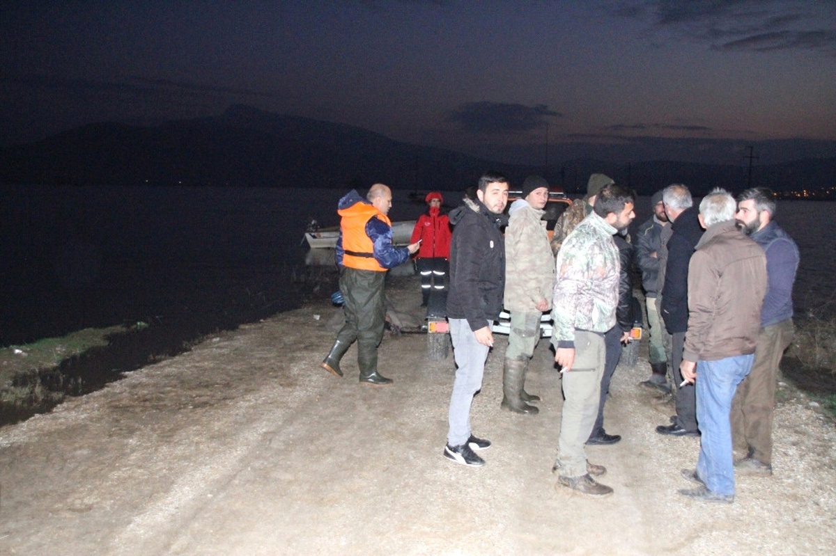 İzmir\'de Ördek Avı Faciası: 1 Ölü, 2 Kayıp