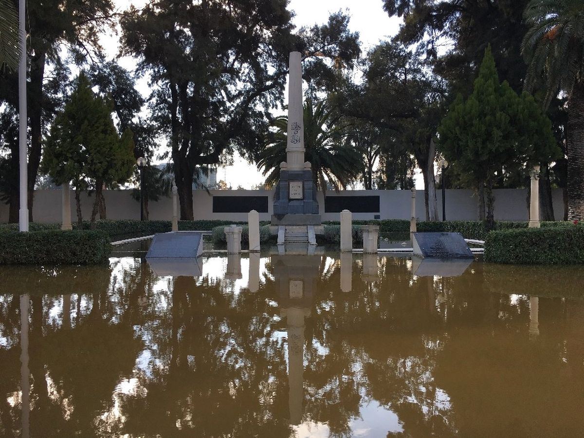 İzmir\'de Şehitlik Sular Altında Kaldı