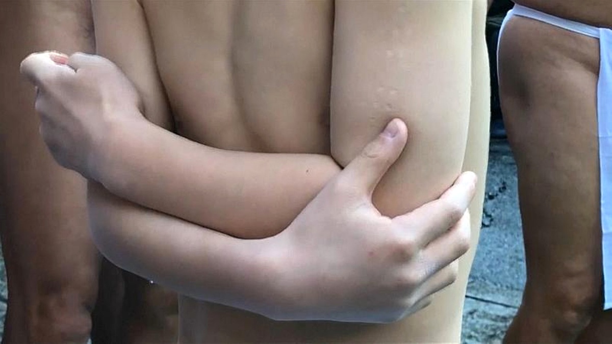 Japonya: Yeni Yılda \'Ruhu Arındırmak İçin\' Tapınağın Buz Gibi Suyunda Yıkandılar