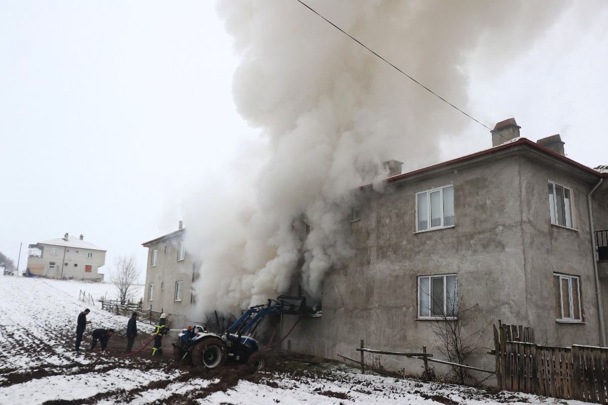 Kalorifer Kazanı Patlayan Ev Alev Alev Yandı