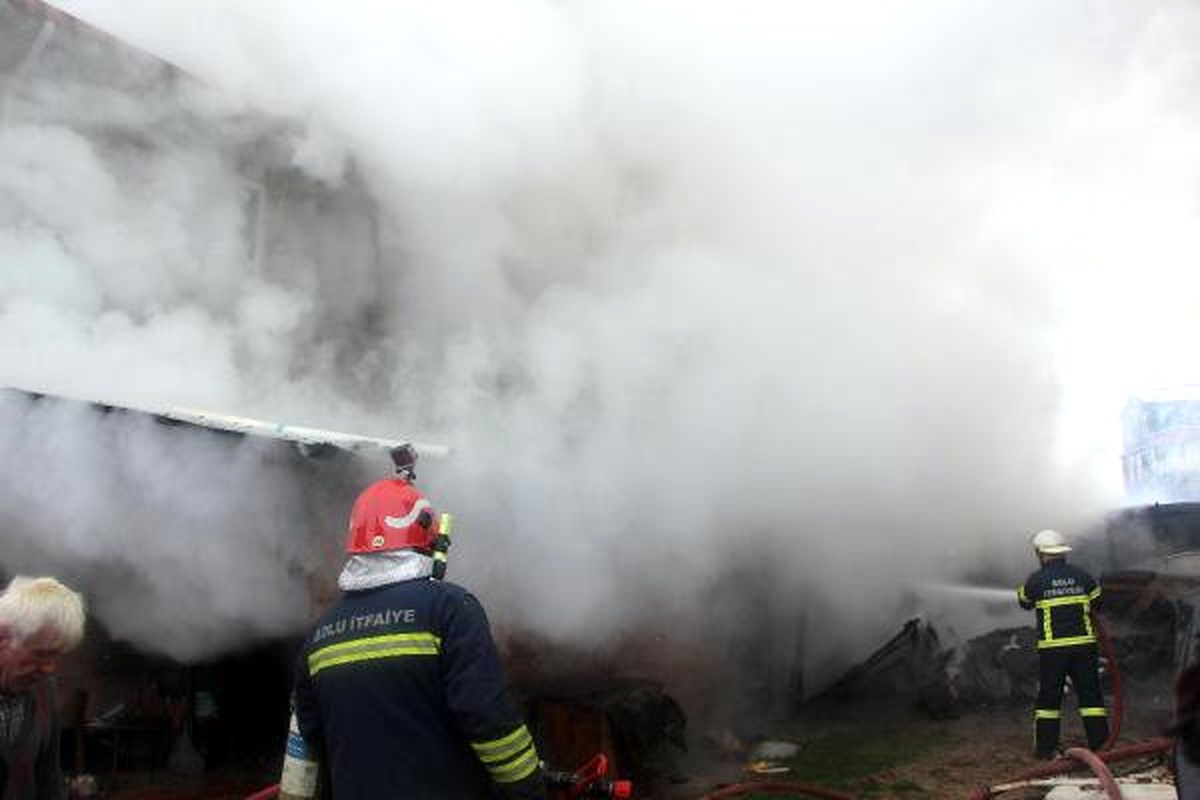 Kalorifer Kazanından Çıkan Yangın Evi Yaktı