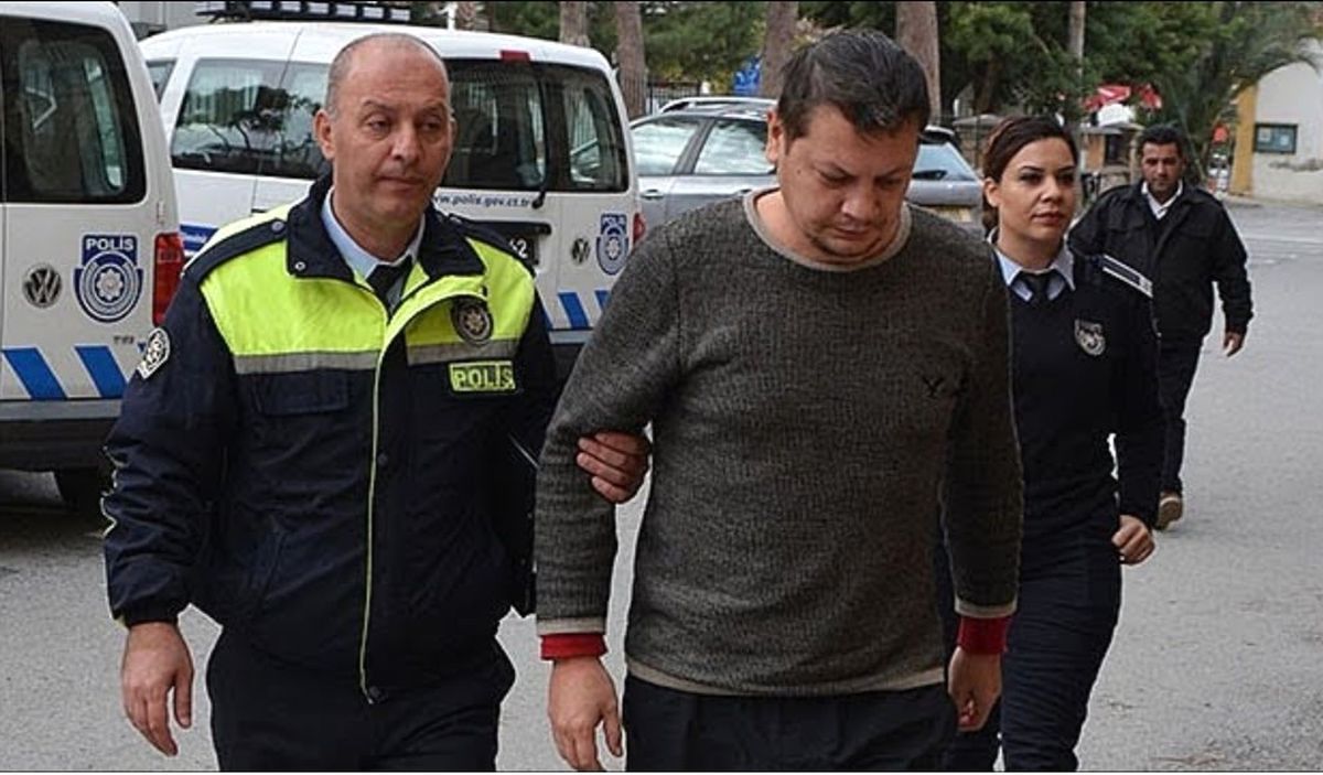 Karısını Televizyon Kumandasıyla Dövdü