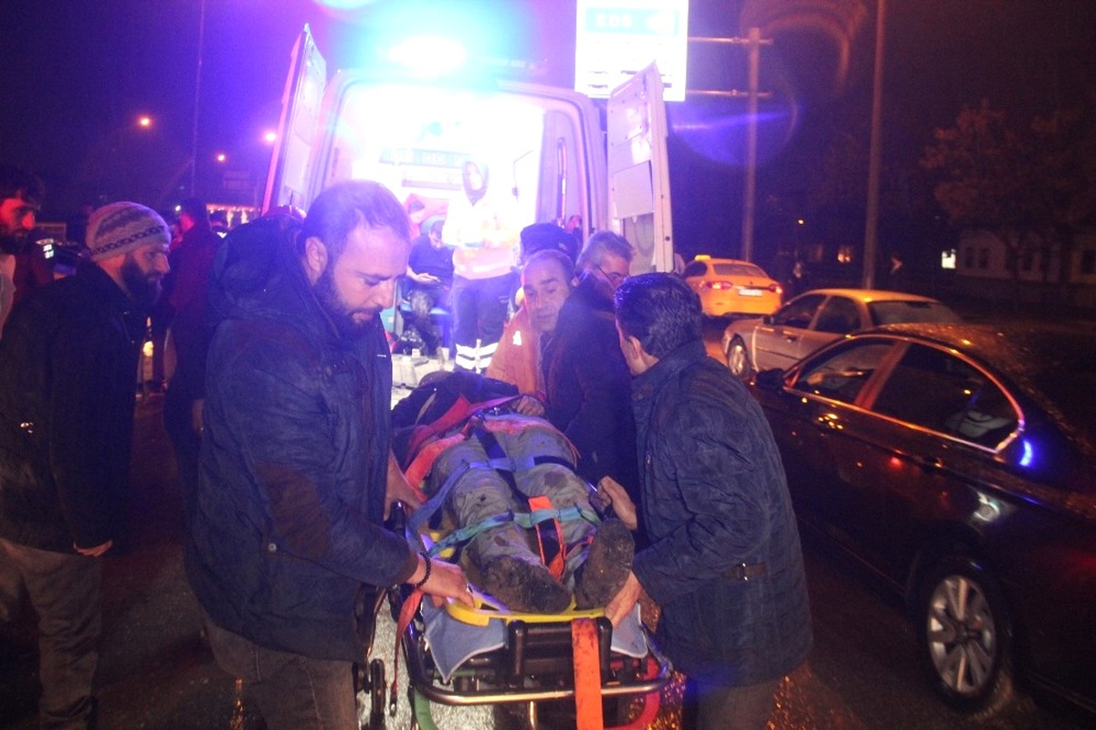 Kaza Yapan Sürücüye Yardıma Gidenlere Otomobil Çarptı: 2 Ölü, 3 Yaralı