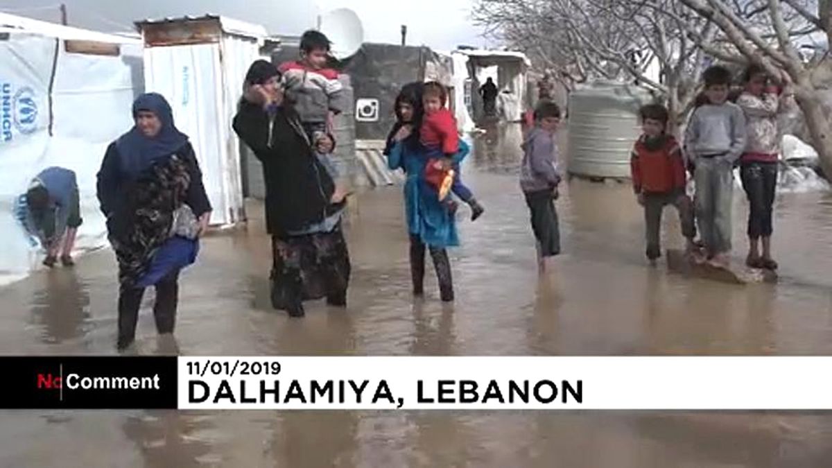 Lübnan\'daki Suriyeli Mültecilerin Kaldığı Çadırlar Sele Teslim Oldu