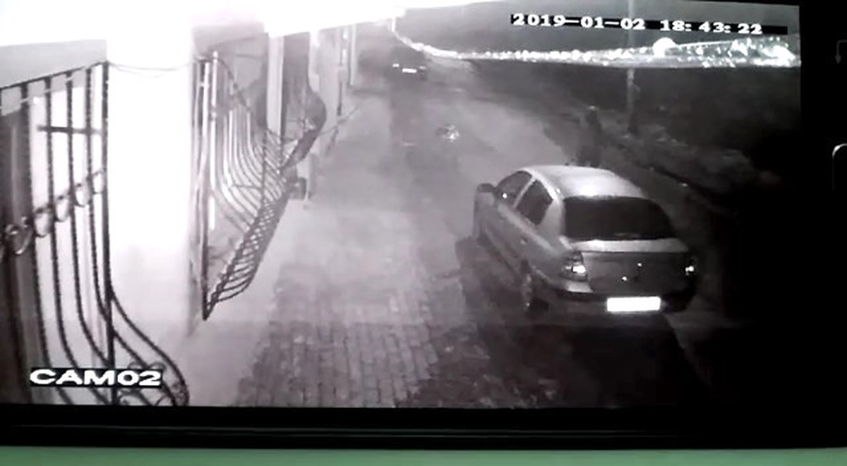 Mahalleyi Sokağa Döken ve Polisi Peşine Takan Hırsız Güvenlik Kamerasında