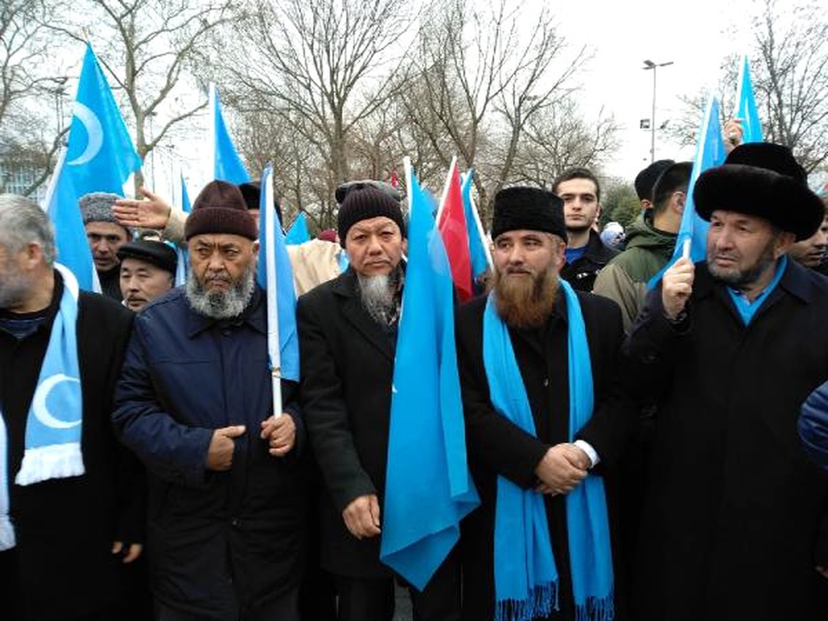 Motosikletçilerden Çin\'in Doğu Türkistan Politikasını Konvoylu Protesto