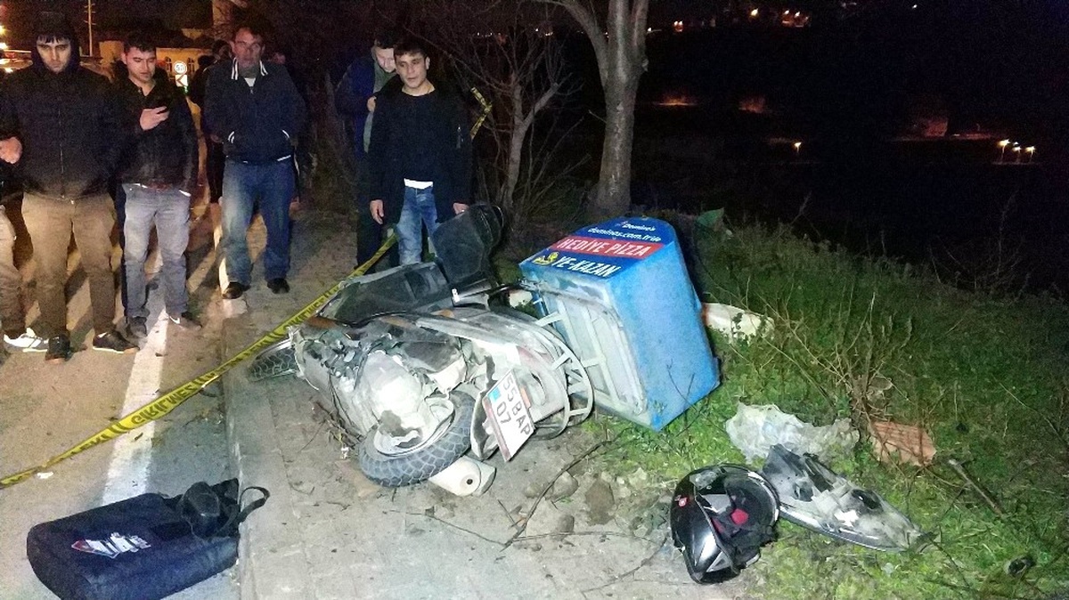 Motosikletli Kurye Son Siparişinden Dönerken Kazada Öldü