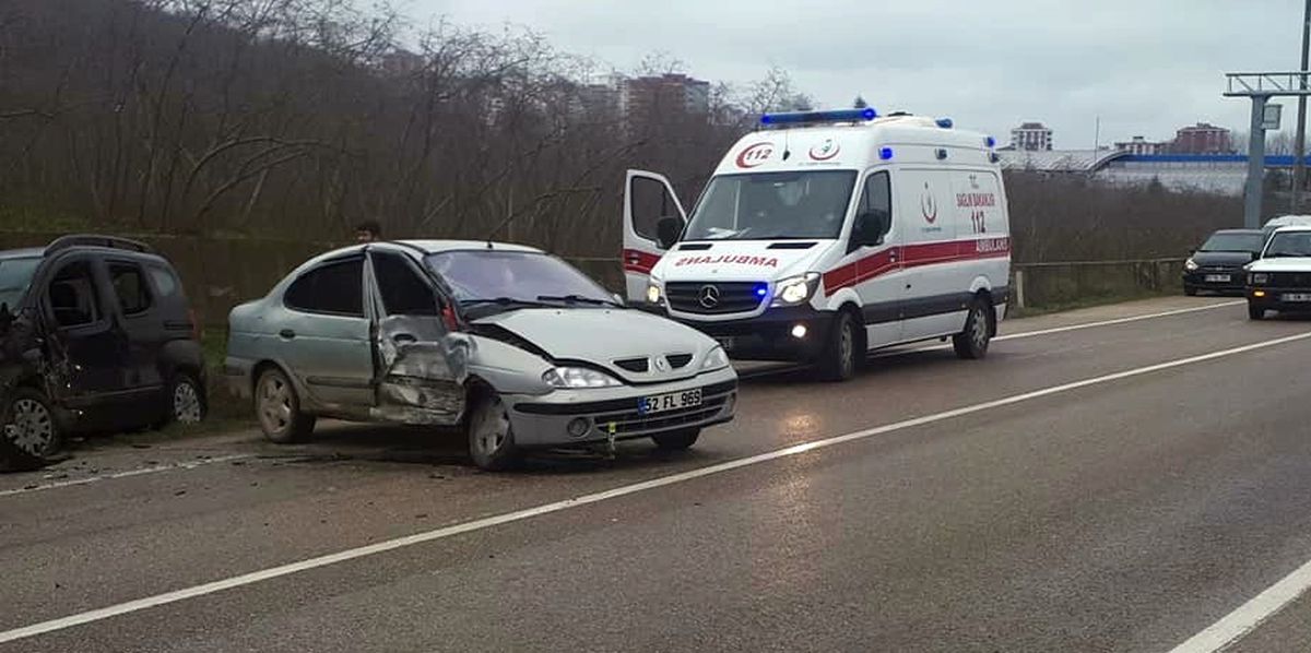 Ordu\'da Trafik Kazaları: 4 Yaralı
