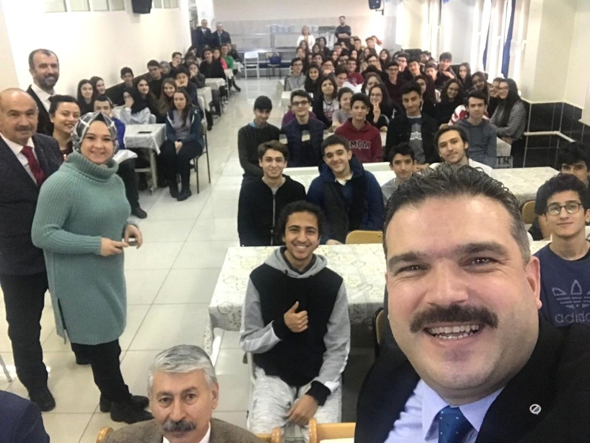Rektör Çomaklı Muzaffer Çil Anadolu Lisesi\'nde Öğrencilerle Bir Araya Geldi