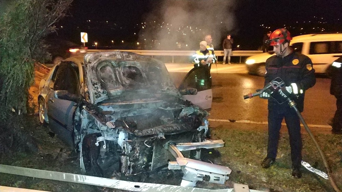 Samsun\'da Kaza Yapan Otomobil Yandı, Sürücü Kayıp
