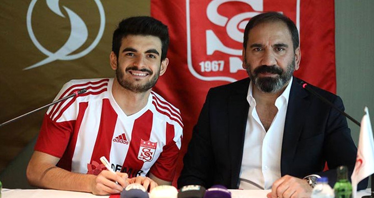 Sivasspor, Beşiktaş\'tan Kiraladığı Fatih Aksoy ile Resmi Sözleşme İmzaladı