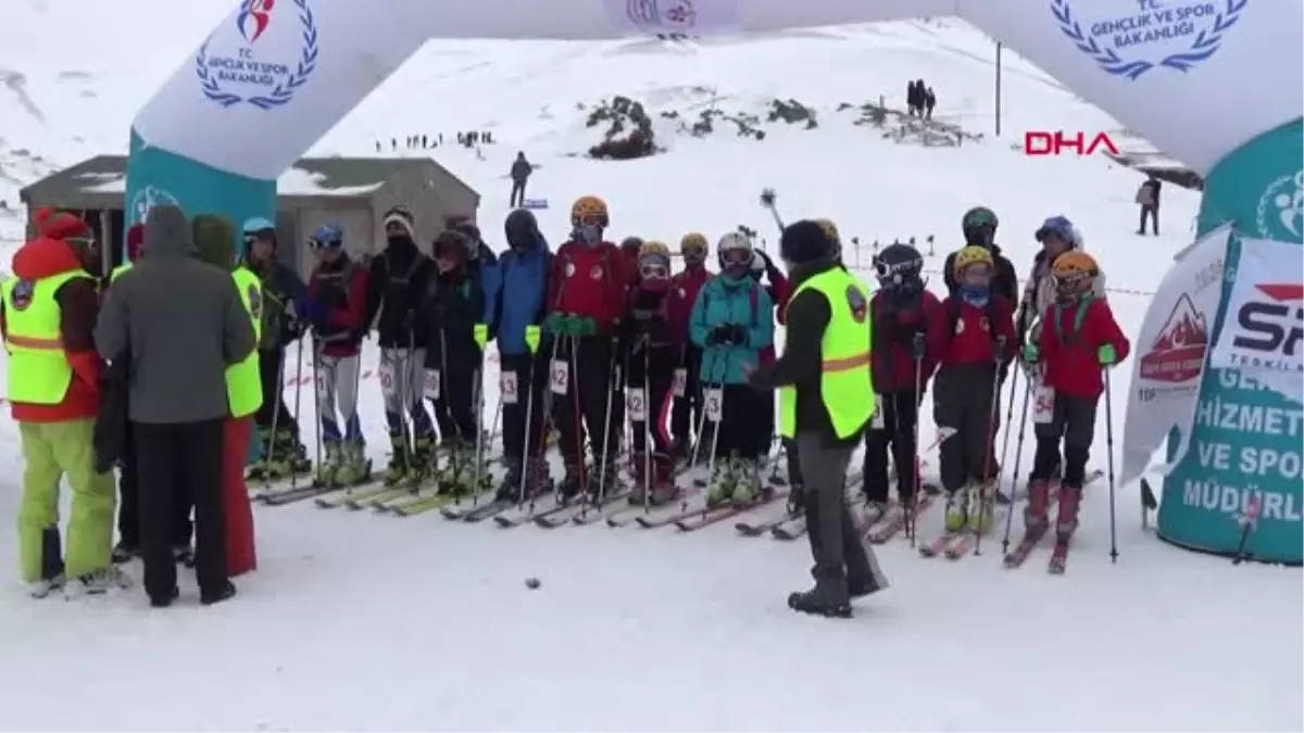 Spor Zigana Dağı\'nda Kayak Şampiyonası Heyecanı