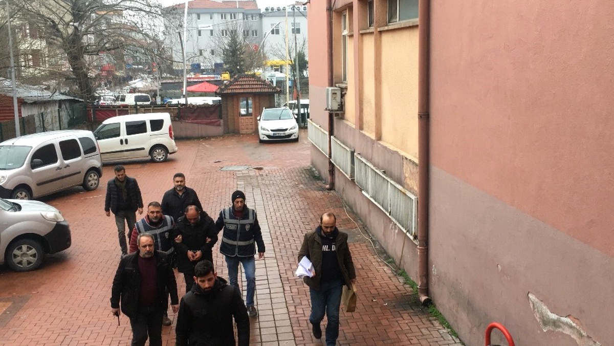 Tartıştığı Karısını Bıçaklayarak Öldürdü