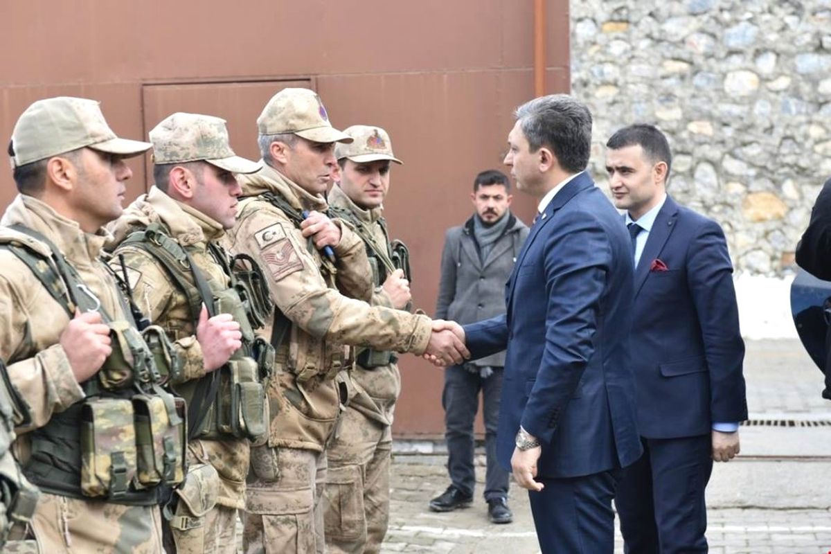 Vali Deniz Kozluk\'ta Karakollarda İncelemelerde Bulundu
